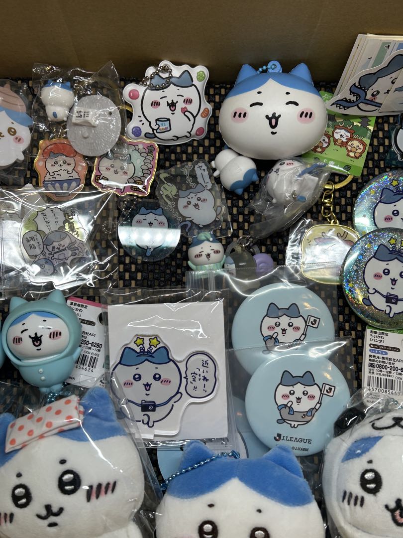 ちいかわ　ハチワレ　のみ　まとめ売り　ぬいぐるみ　缶バッジ　シール　ガチャ